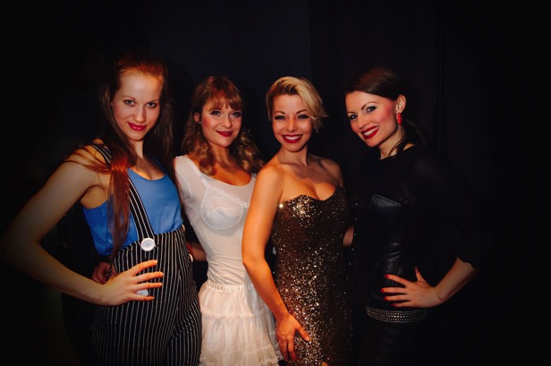 James Bond Show - Bondgirls XS
